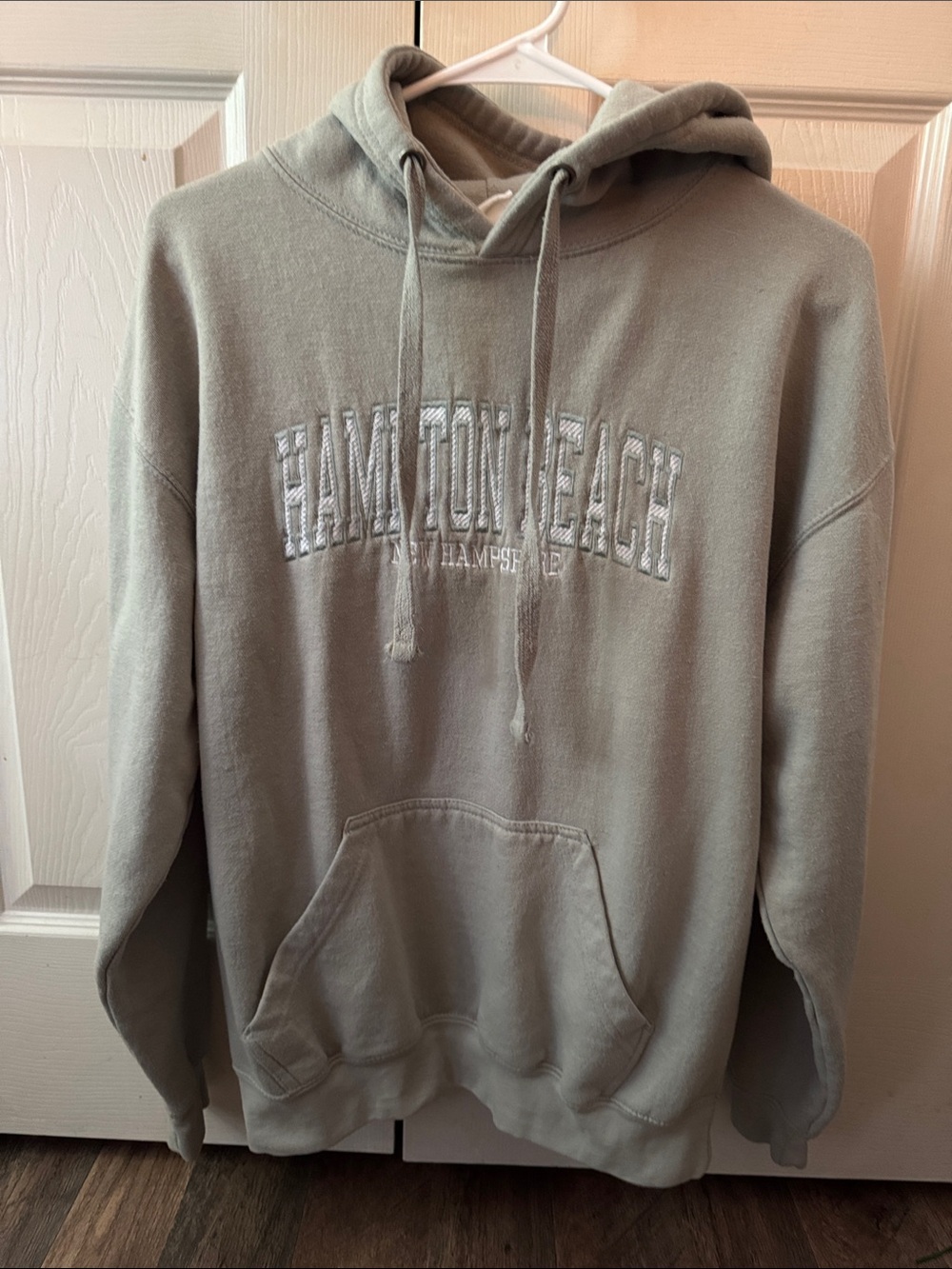 Pacific & Co Hampton Beach Embroidered Pullover Hoodie - Sage Green Size Medium